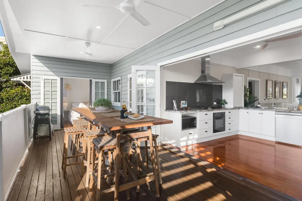 Stunning Beach House & Glamping Tent - Sunshine Coast Caloundra Holiday home