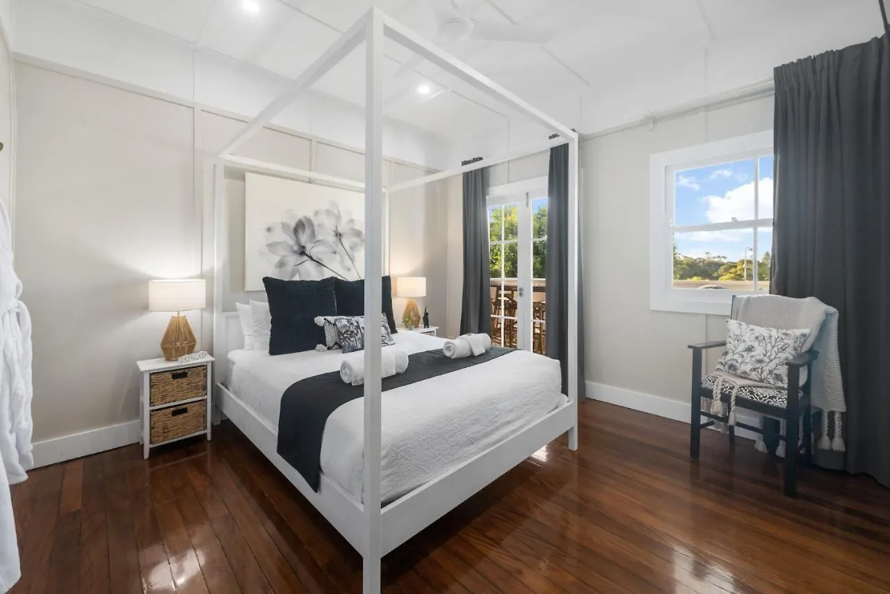 Stunning Beach House & Glamping Tent - Sunshine Coast Caloundra Holiday home
