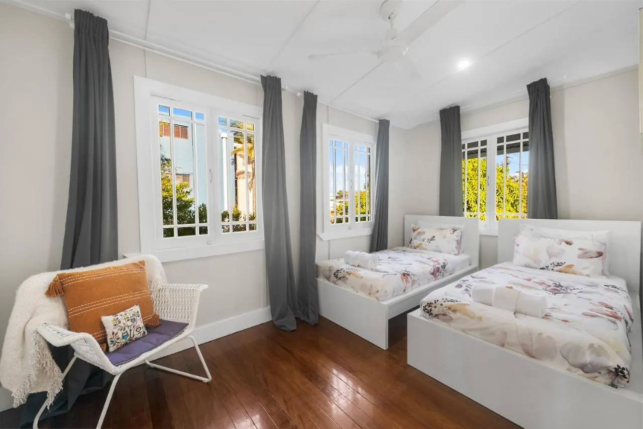 Holiday home Stunning Beach House & Glamping Tent - Sunshine Coast Caloundra