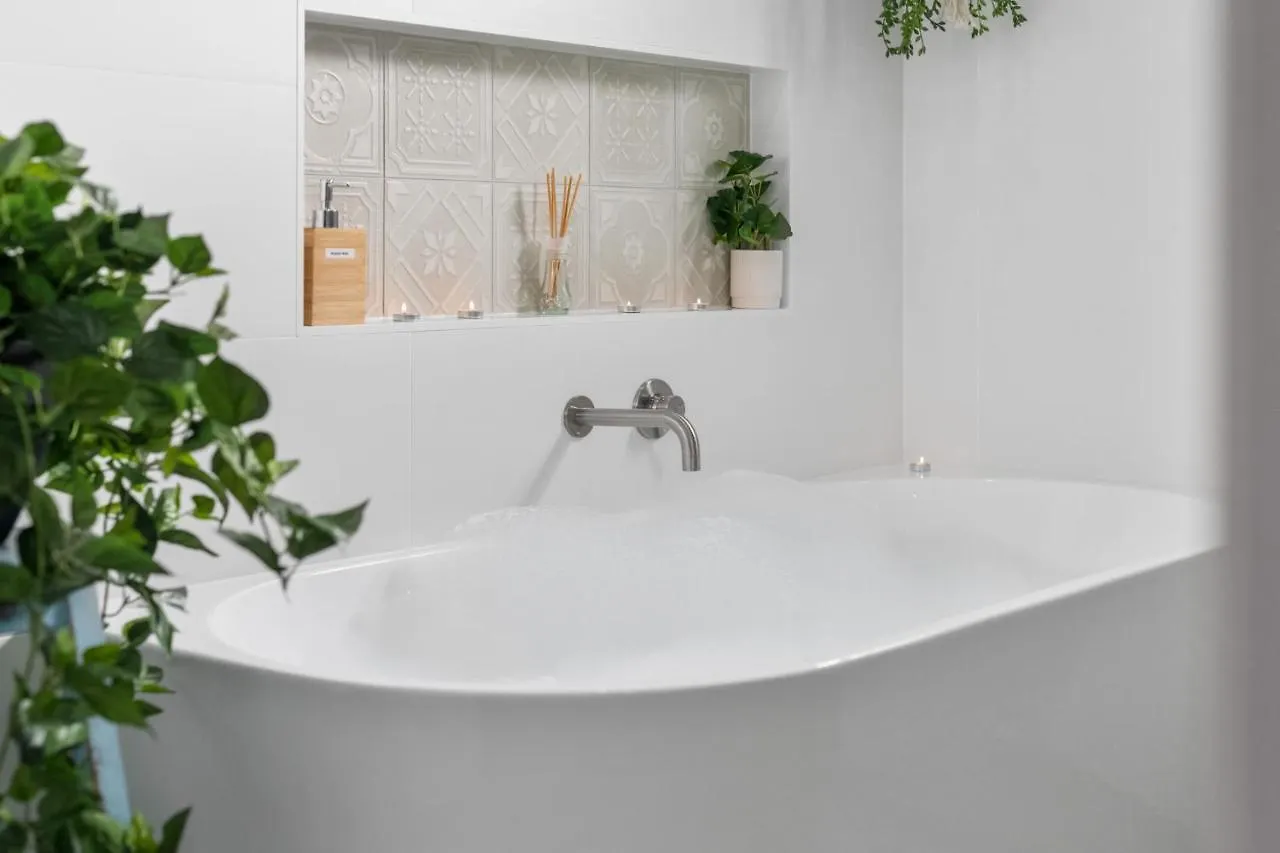 Stunning Beach House & Glamping Tent - Sunshine Coast Caloundra Australia